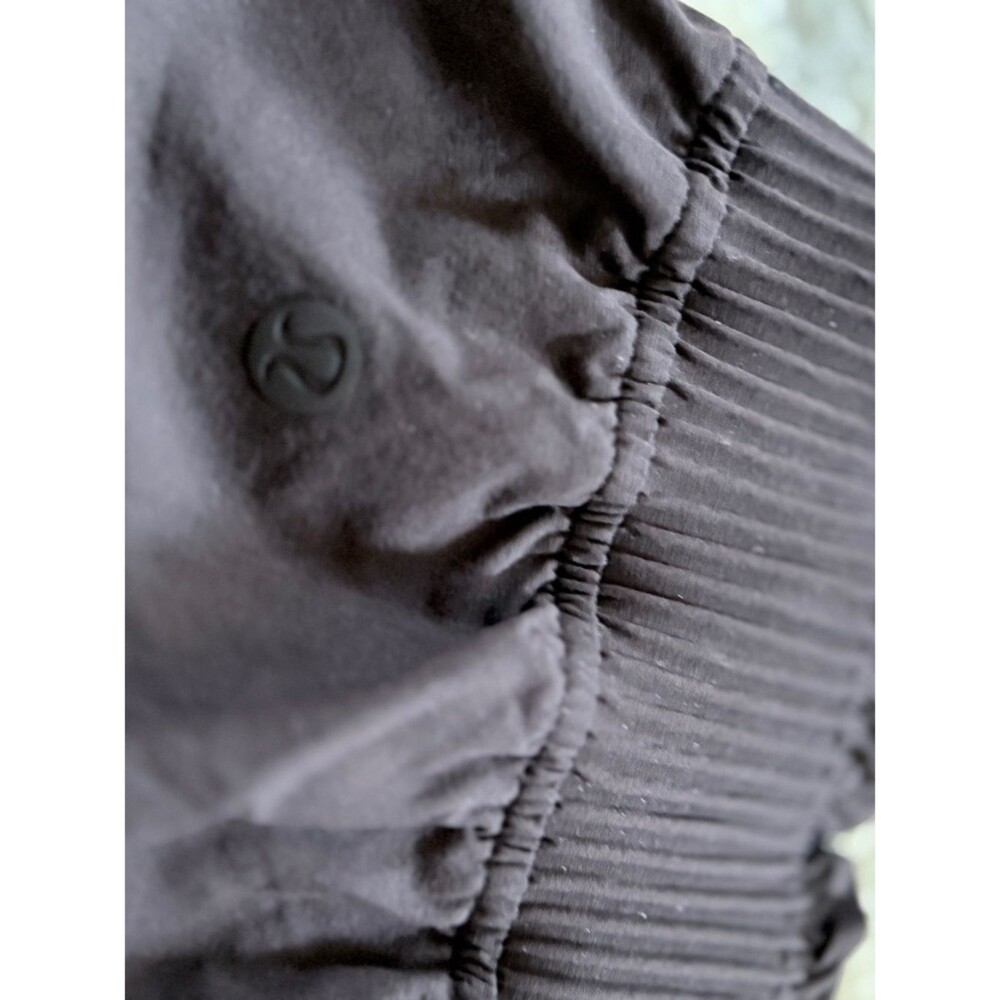Lululemon Stretch Woven Ruffle-Waist High-Rise Short 9" - Picture 6 of 6